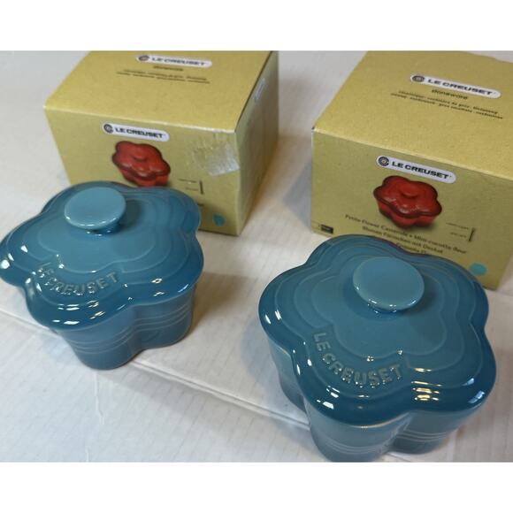 NEW Le Creuset Flower Petite Ramekin Caribbean Blue Set of 2 Stoneware - Picture 2 of 11